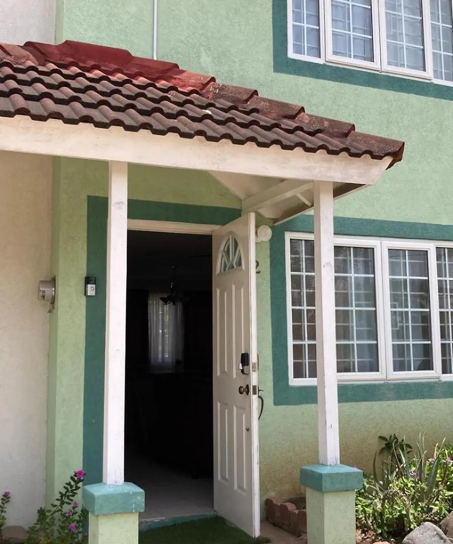 Club Townhouse Villa Kingston 0*,