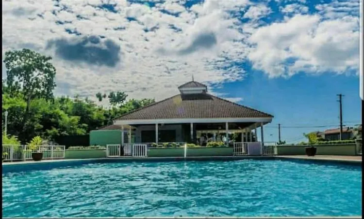 Club Townhouse Villa Kingston Vakantiehuis